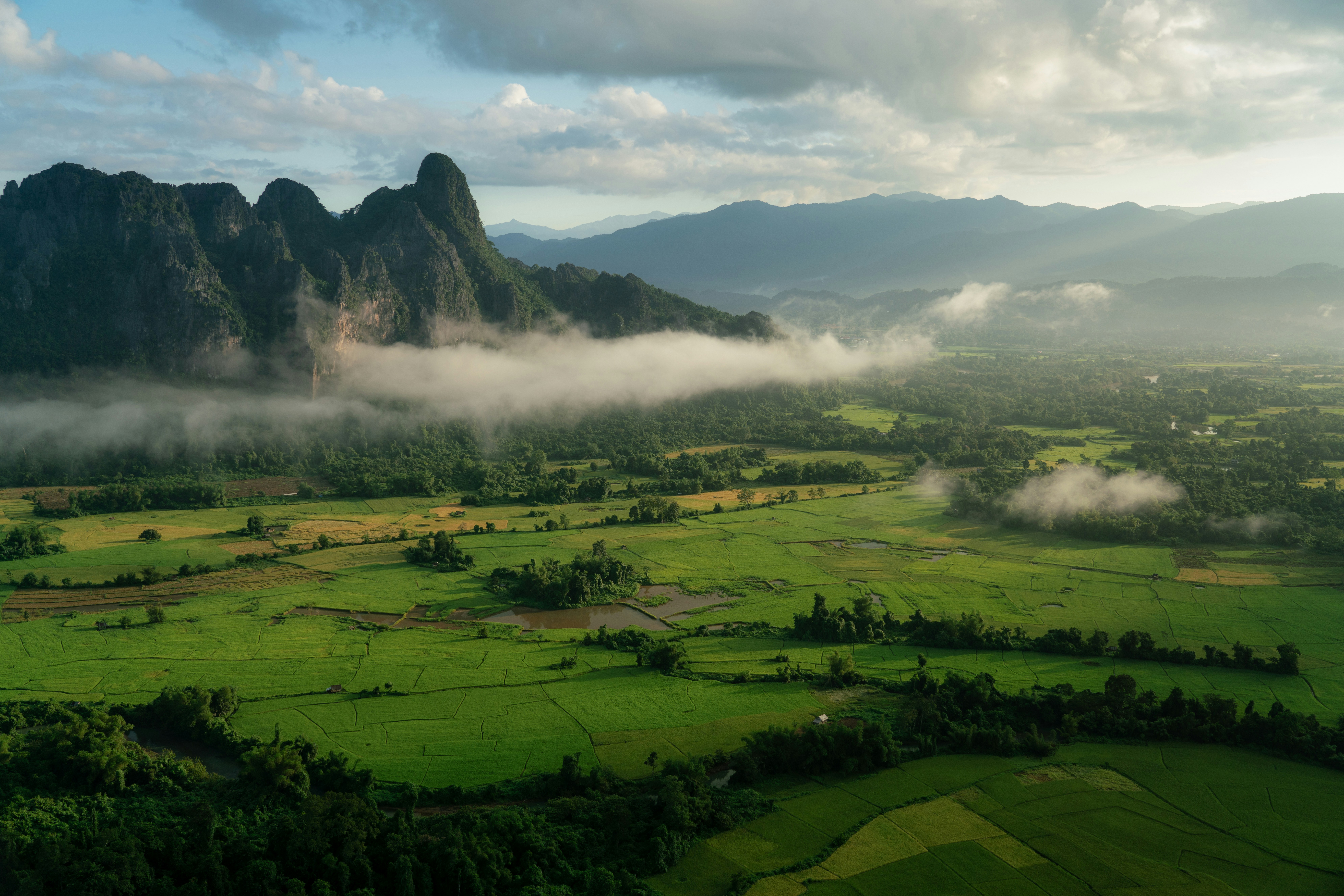 Vang Vieng in 3 Days: Where the Land Breathes Wide