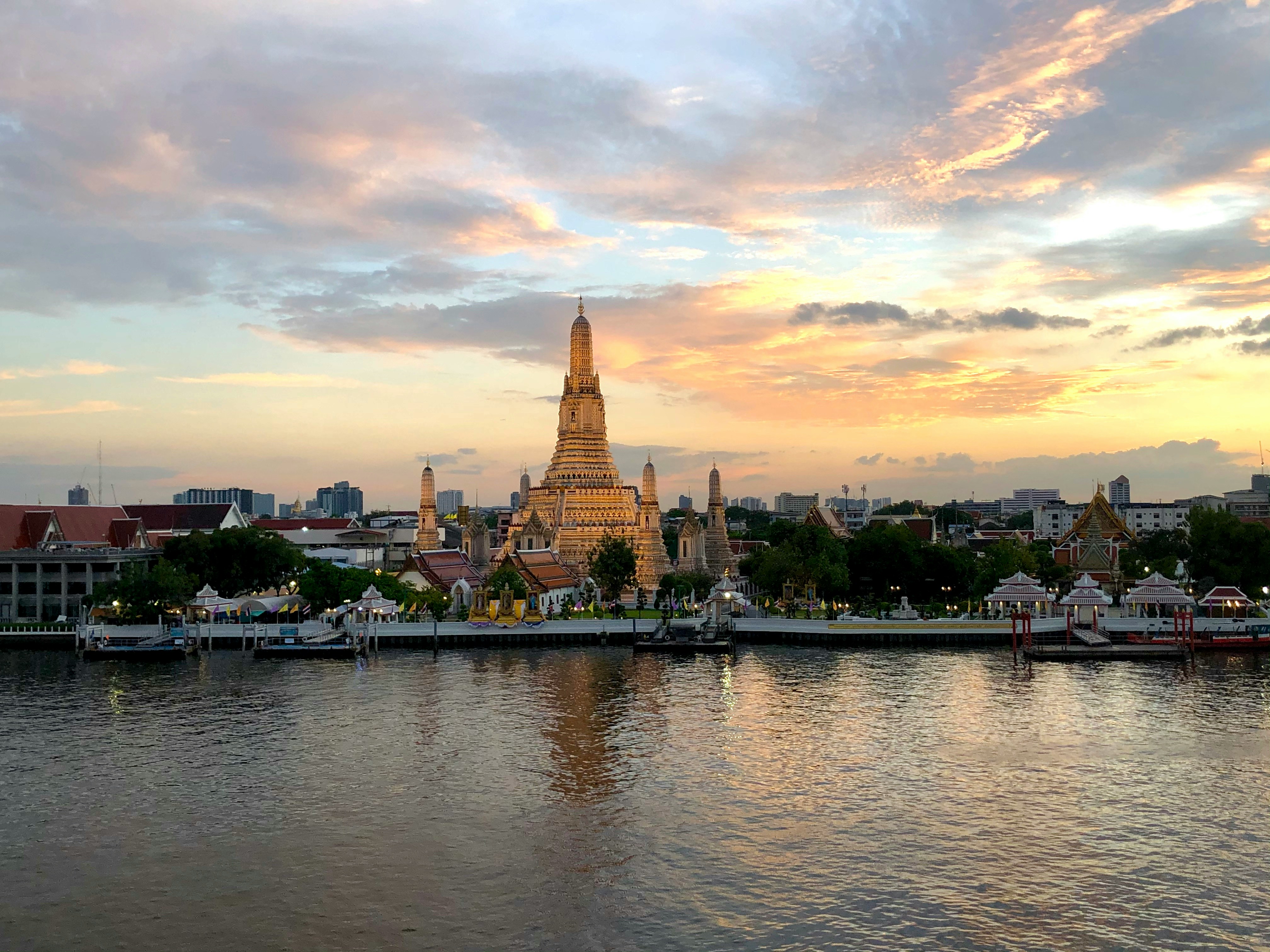Bangkok in 4 Days: Temples, Markets & City Life