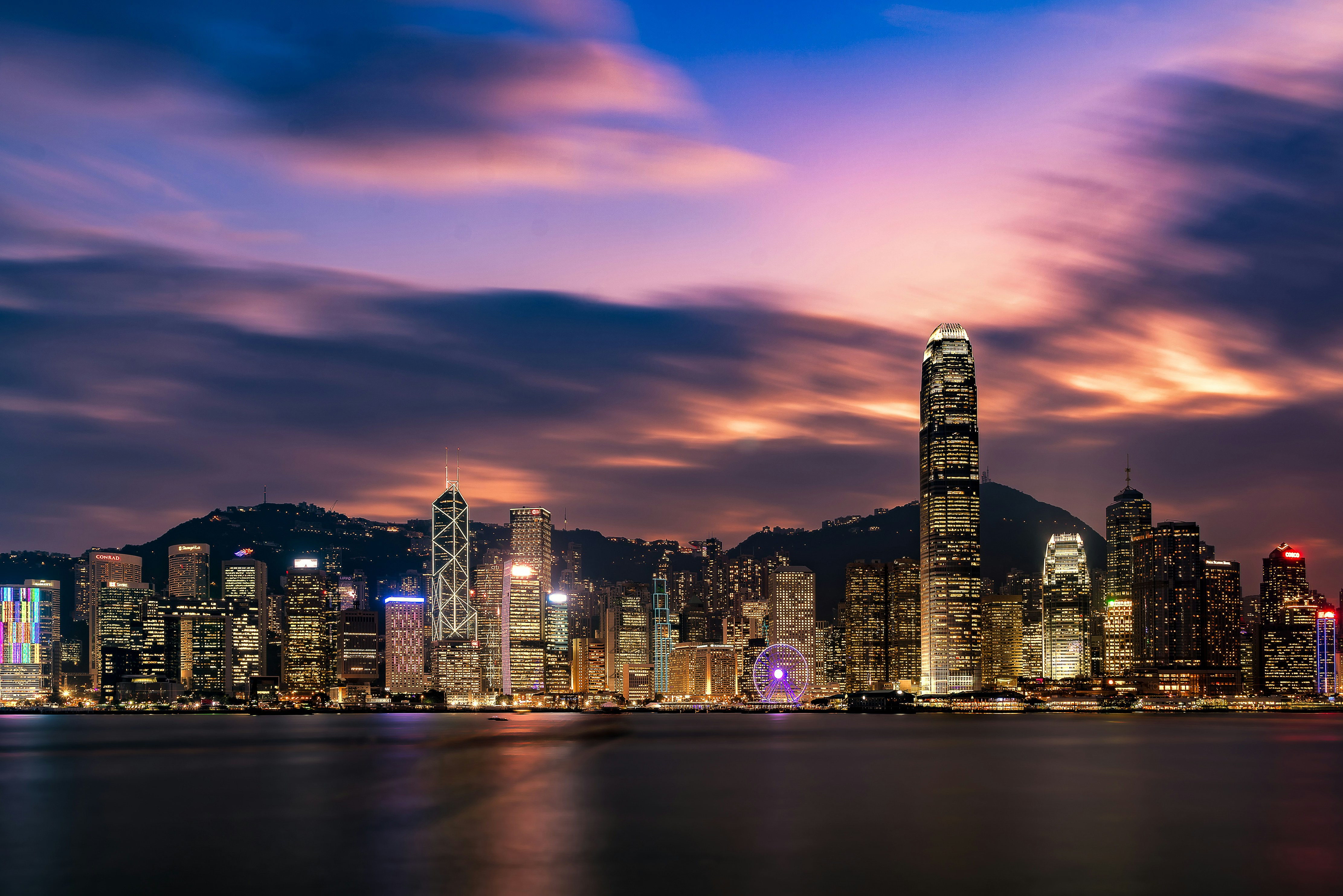 Hong Kong in 4 Days: Where the City Rises and Folds Back